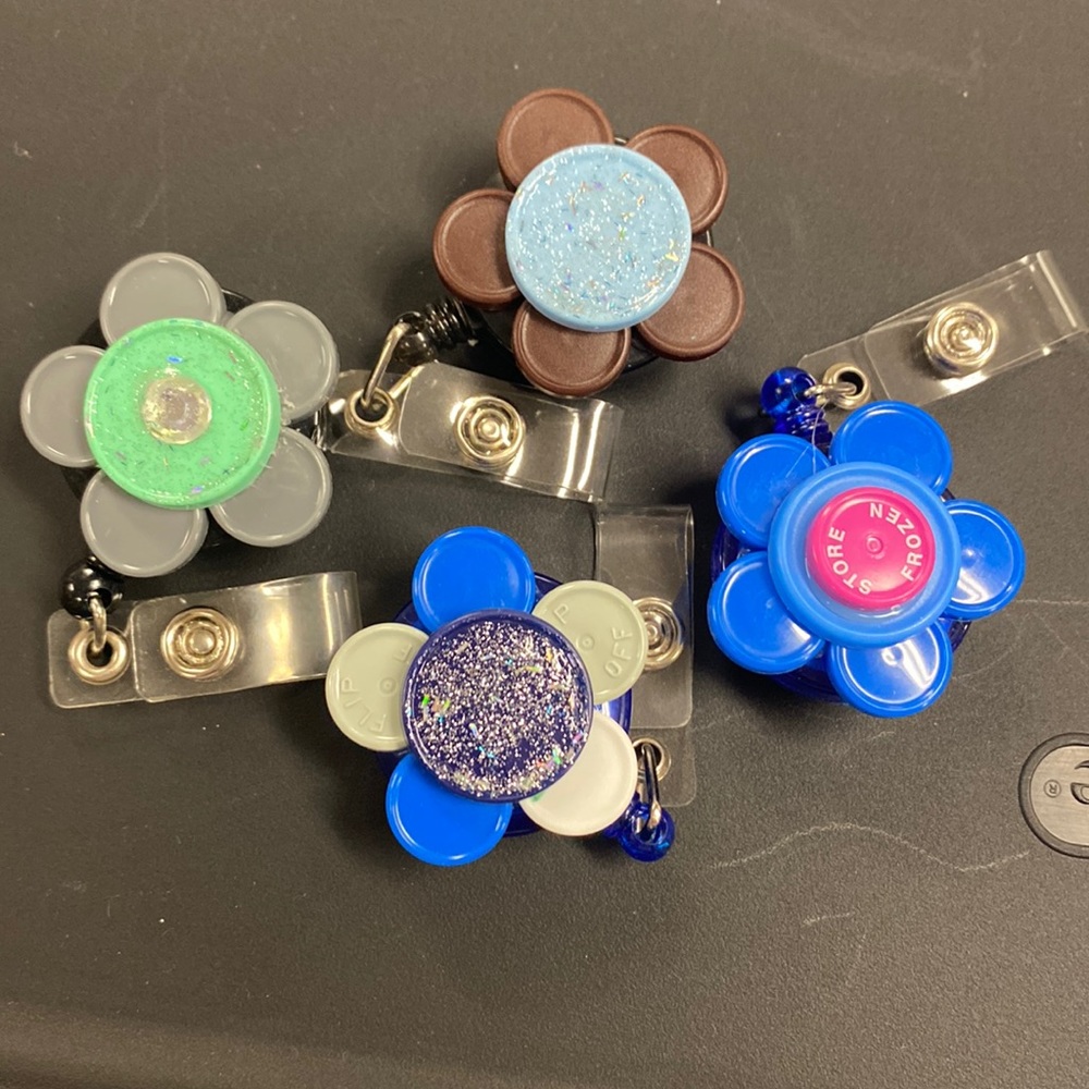 Retractable name badge reels